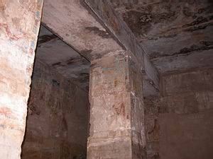 Una de las Cámaras del Ajmenu (Tutmosis III), en donde se halla la llamada "Cámara de los Antepasados"